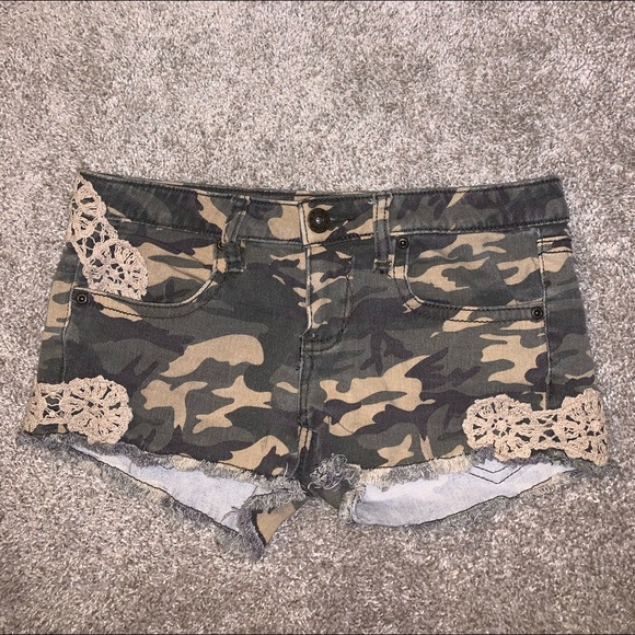 Mudd Juniors Green & Cream Camo shorts size 9 - Picture 3 of 9
